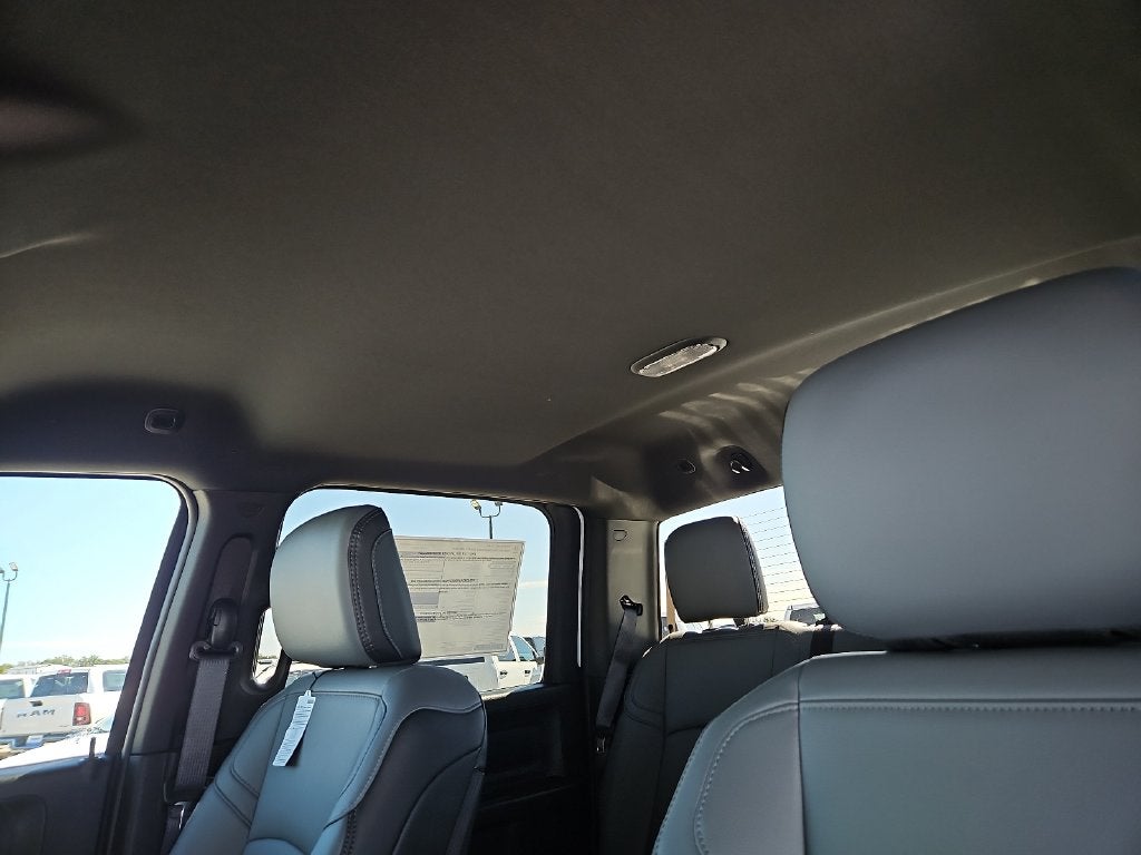 2027 RAM 2500 RAM 2500 TRADESMAN CREW CAB 4X4 8' BOX
