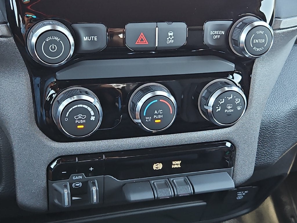 2027 RAM 2500 RAM 2500 TRADESMAN CREW CAB 4X4 8' BOX