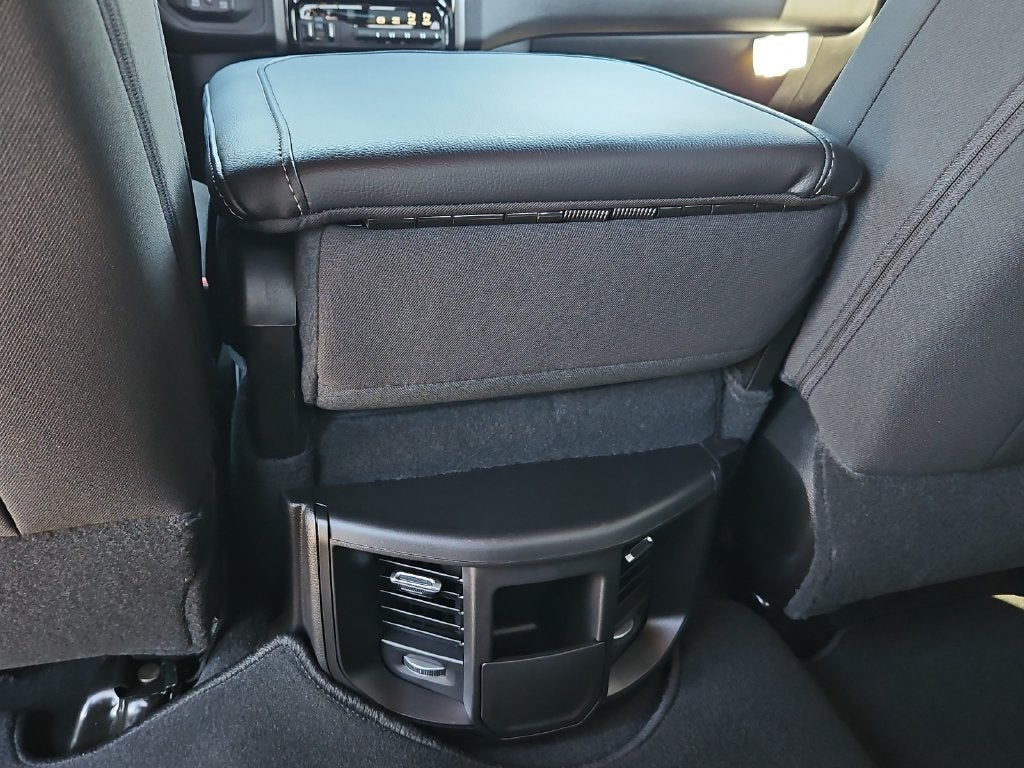 2027 RAM 2500 RAM 2500 TRADESMAN CREW CAB 4X4 8' BOX