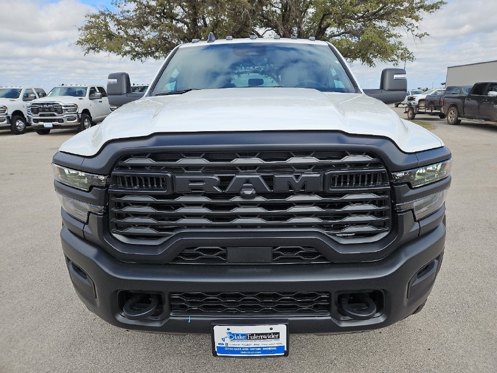 2027 RAM Ram 5500 Chassis Cab RAM 5500 TRADESMAN CHASSIS CREW CAB 4X4 84' CA