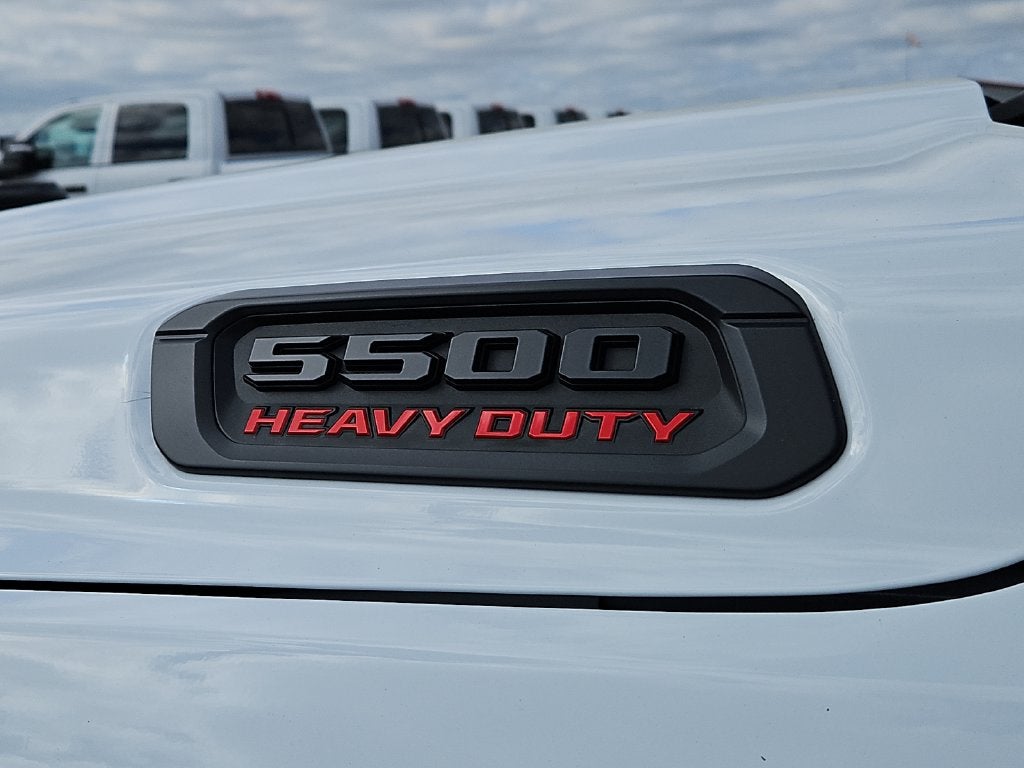 2027 RAM Ram 5500 Chassis Cab RAM 5500 TRADESMAN CHASSIS CREW CAB 4X4 84' CA