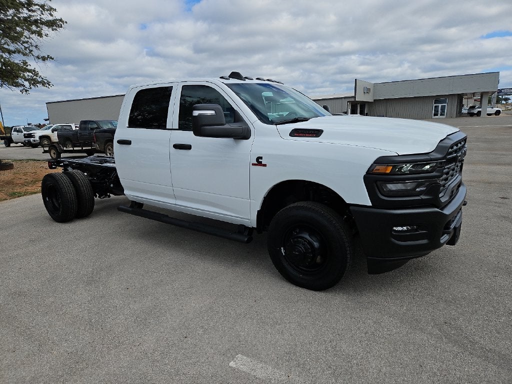 2027 RAM 3500 Chassis Cab RAM 3500 TRADESMAN CREW CAB CHASSIS 4X4 60' CA