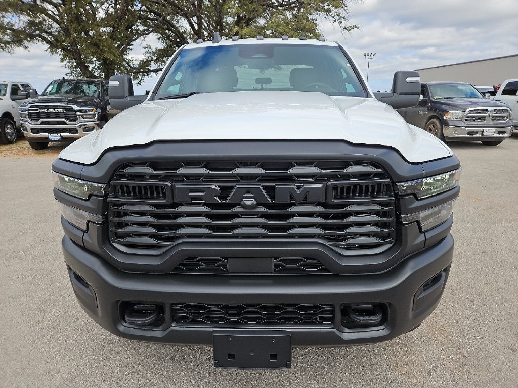 2027 RAM 3500 Chassis Cab RAM 3500 TRADESMAN CREW CAB CHASSIS 4X4 60' CA
