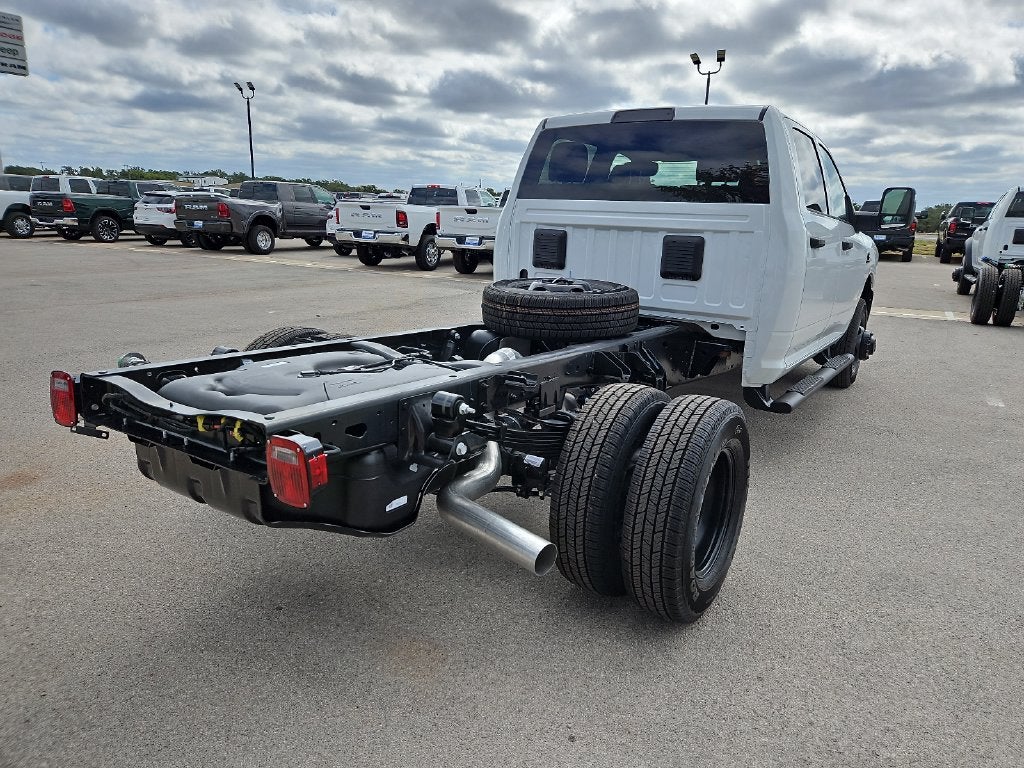 2027 RAM 3500 Chassis Cab RAM 3500 TRADESMAN CREW CAB CHASSIS 4X4 60' CA
