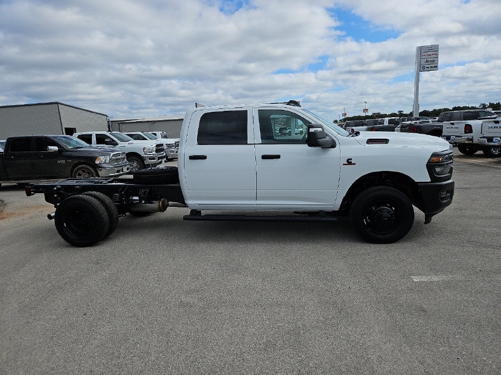 2027 RAM 3500 Chassis Cab RAM 3500 TRADESMAN CREW CAB CHASSIS 4X4 60' CA