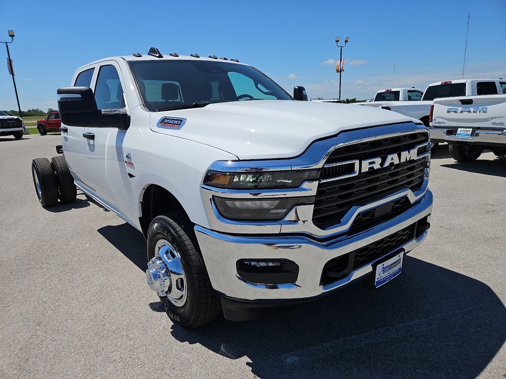 2026 RAM 3500 Chassis RAM 3500 TRADESMAN CREW CAB CHASSIS 4X4 60' CA
