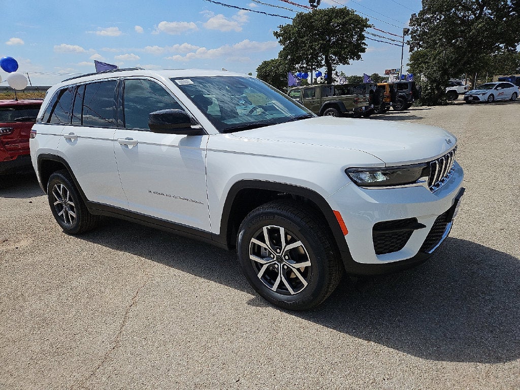 2027 Jeep Grand Cherokee Laredo X