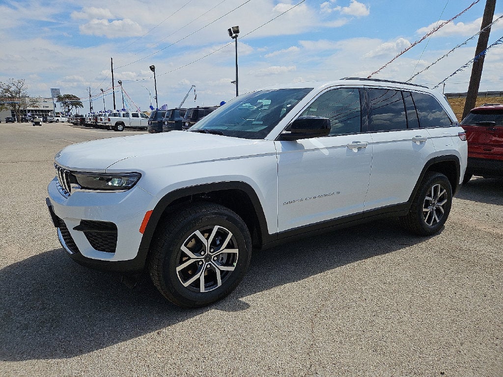 2027 Jeep Grand Cherokee Laredo X