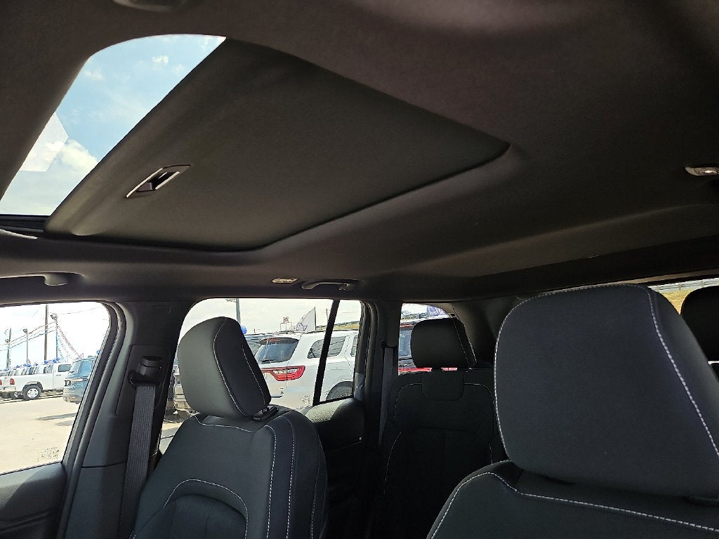 2027 Jeep Grand Cherokee Laredo X