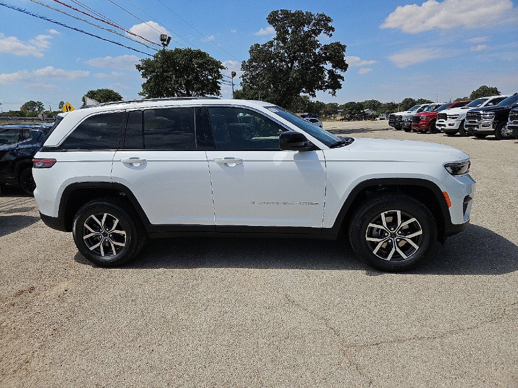 2027 Jeep Grand Cherokee Laredo X