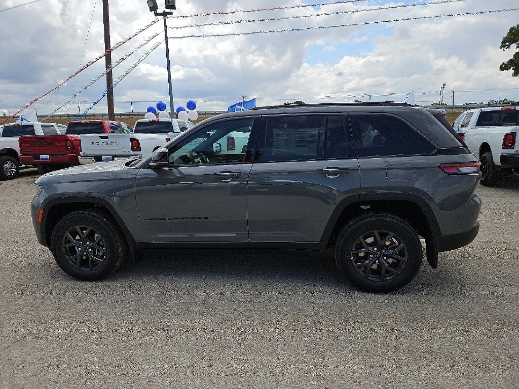 2027 Jeep Grand Cherokee GRAND CHEROKEE LAREDO ALTITUDE 4X4
