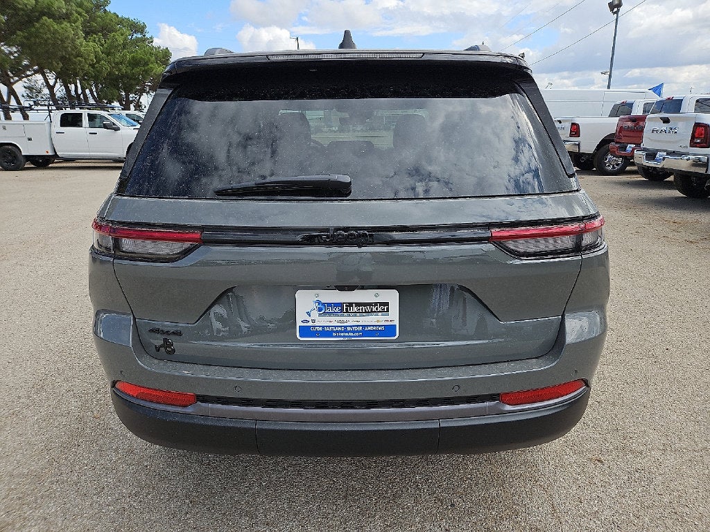 2027 Jeep Grand Cherokee GRAND CHEROKEE LAREDO ALTITUDE 4X4