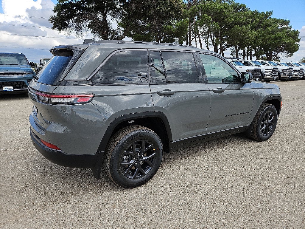 2027 Jeep Grand Cherokee GRAND CHEROKEE LAREDO ALTITUDE 4X4