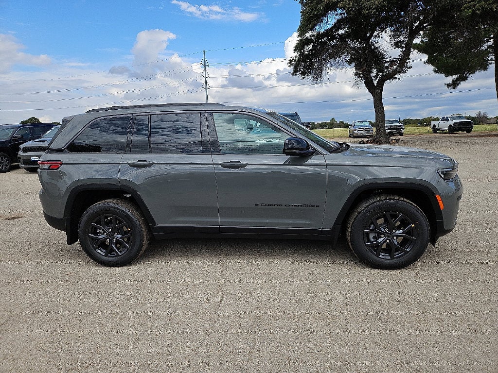 2027 Jeep Grand Cherokee GRAND CHEROKEE LAREDO ALTITUDE 4X4
