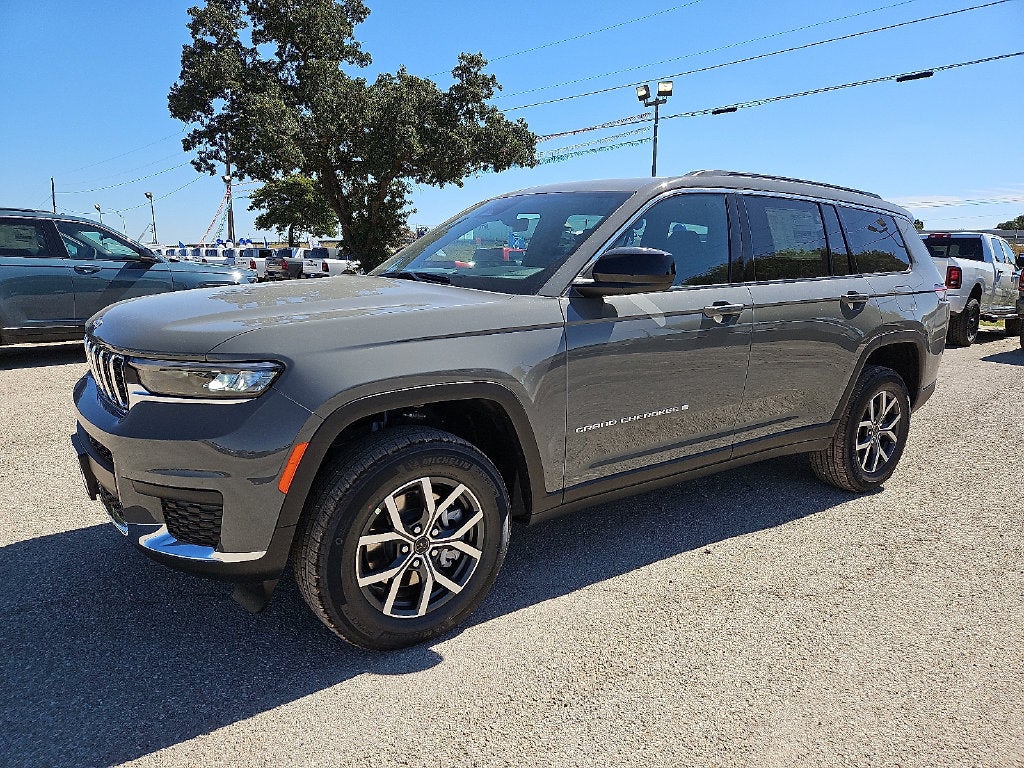 2027 Jeep Grand Cherokee GRAND CHEROKEE L LAREDO X 4X2