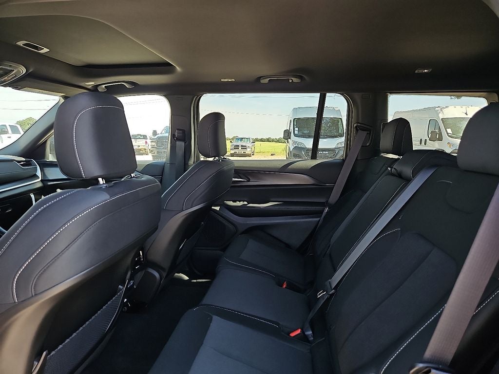 2026 Jeep Grand Cherokee GRAND CHEROKEE L LAREDO X 4X4