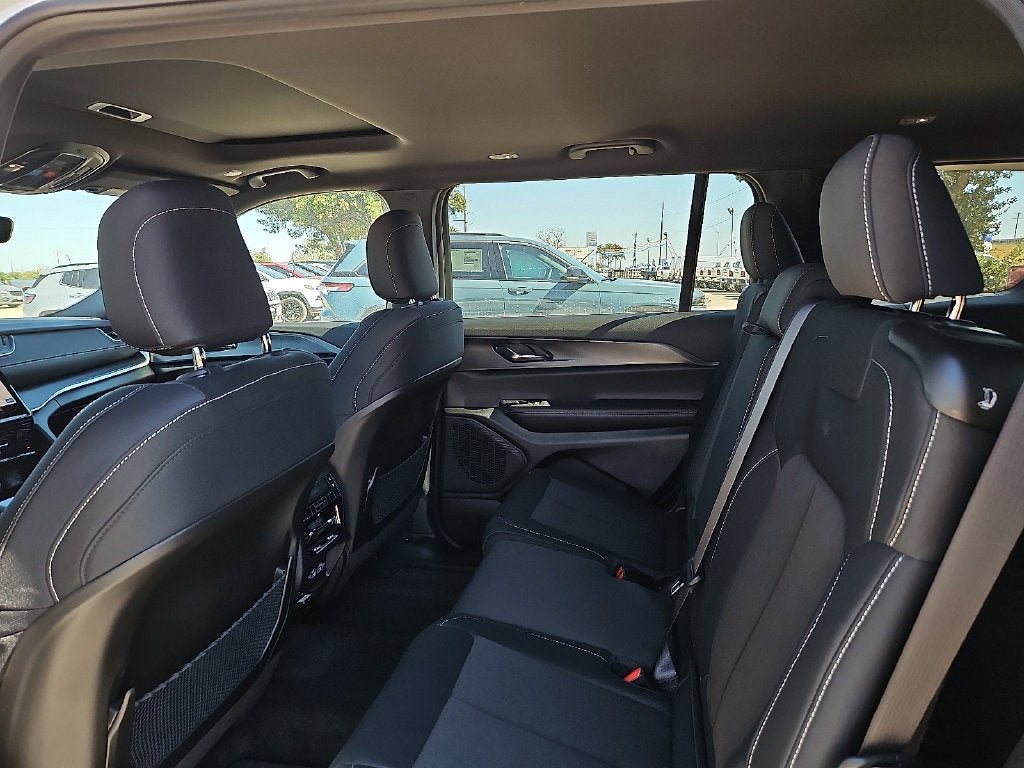 2027 Jeep Grand Cherokee GRAND CHEROKEE L LAREDO X 4X4