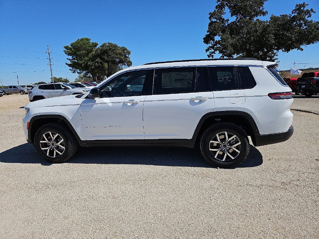 2027 Jeep Grand Cherokee GRAND CHEROKEE L LAREDO X 4X4
