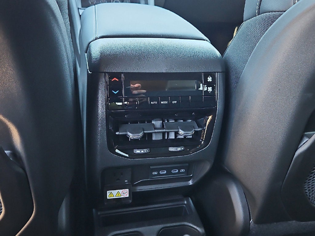2027 Jeep Grand Cherokee GRAND CHEROKEE L LIMITED 4X4