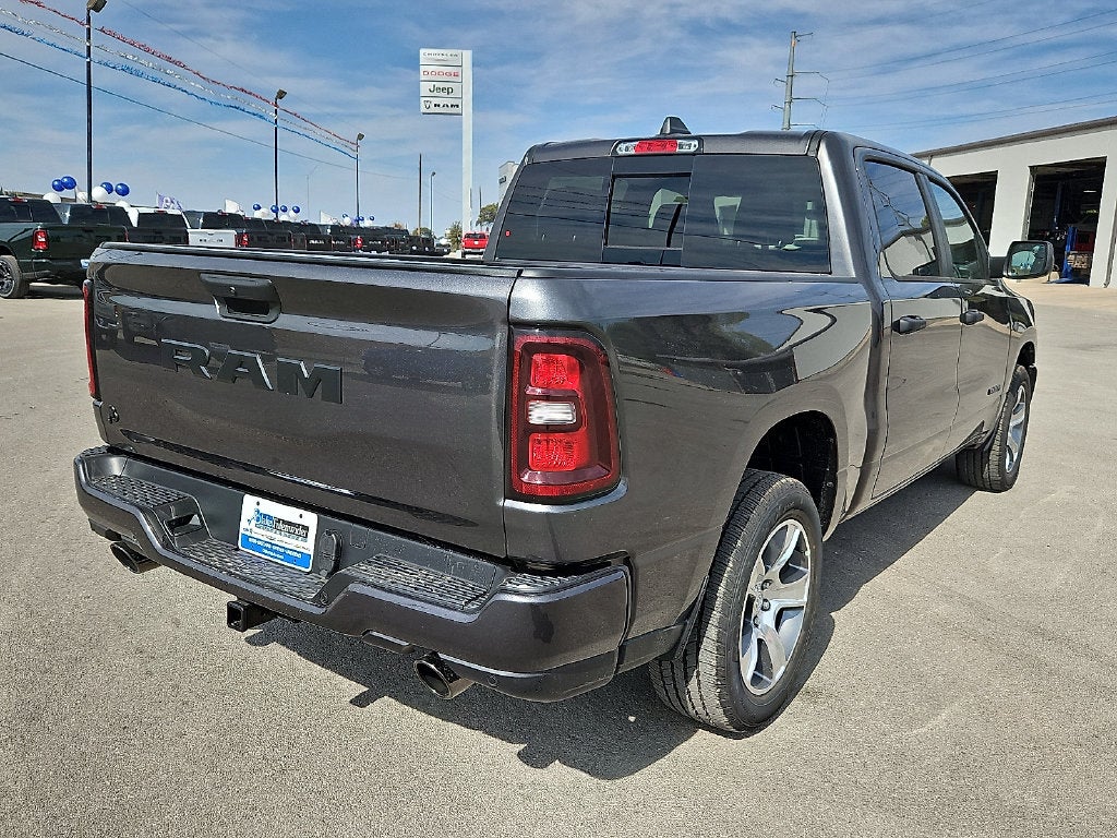 2027 RAM 1500 RAM 1500 EXPRESS CREW CAB 4X2 5'7' BOX