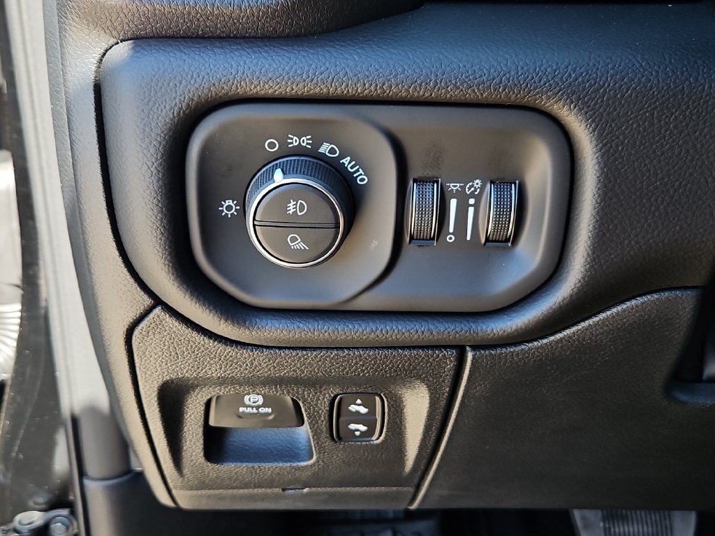 2027 RAM 1500 RAM 1500 LONE STAR CREW CAB 4X4 5'7' BOX