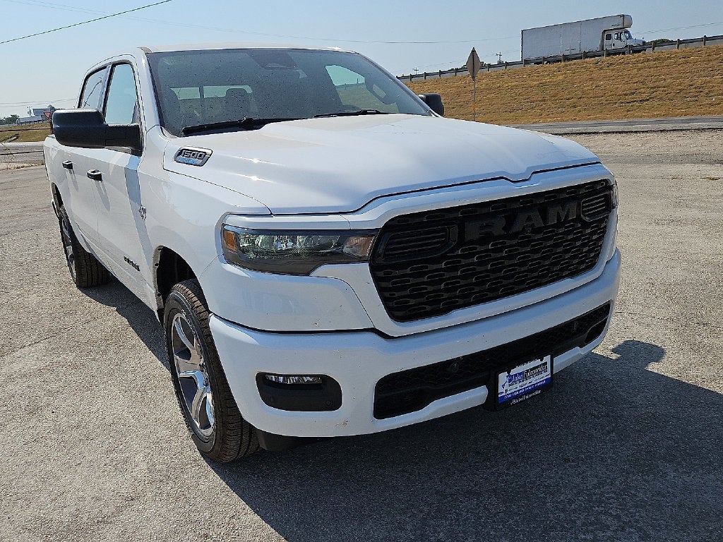 2026 RAM Ram 1500 RAM 1500 EXPRESS CREW CAB 4X4 5'7' BOX