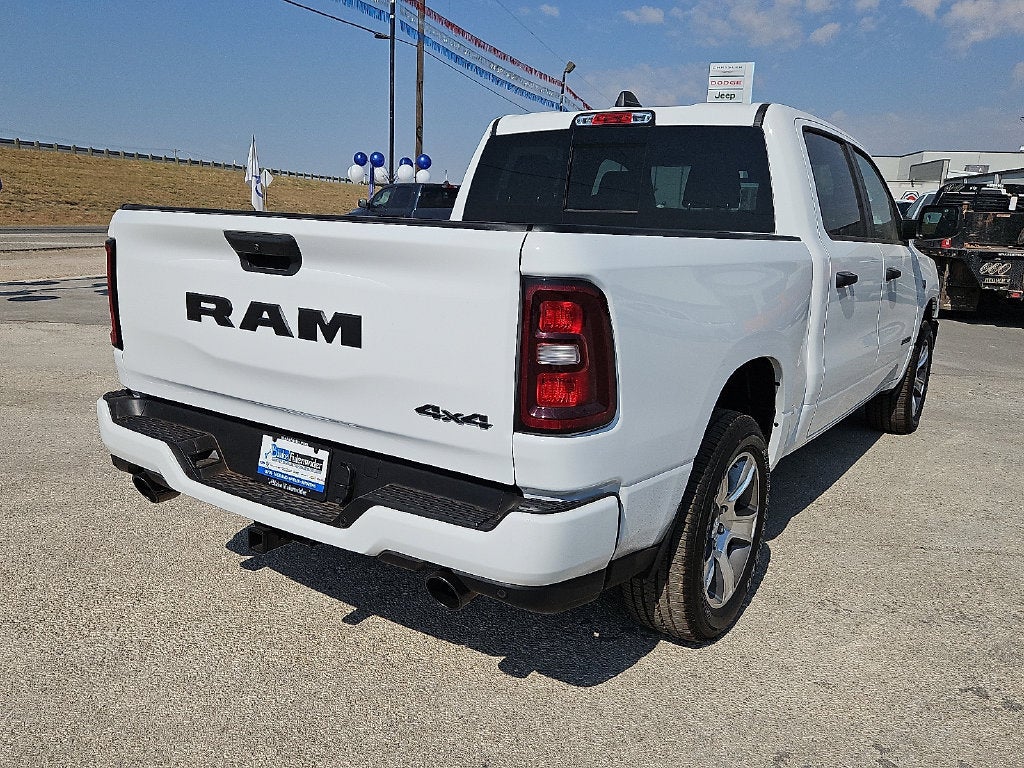 2026 RAM Ram 1500 RAM 1500 EXPRESS CREW CAB 4X4 5'7' BOX