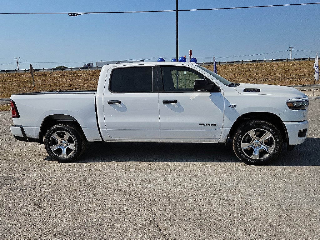 2026 RAM Ram 1500 RAM 1500 EXPRESS CREW CAB 4X4 5'7' BOX