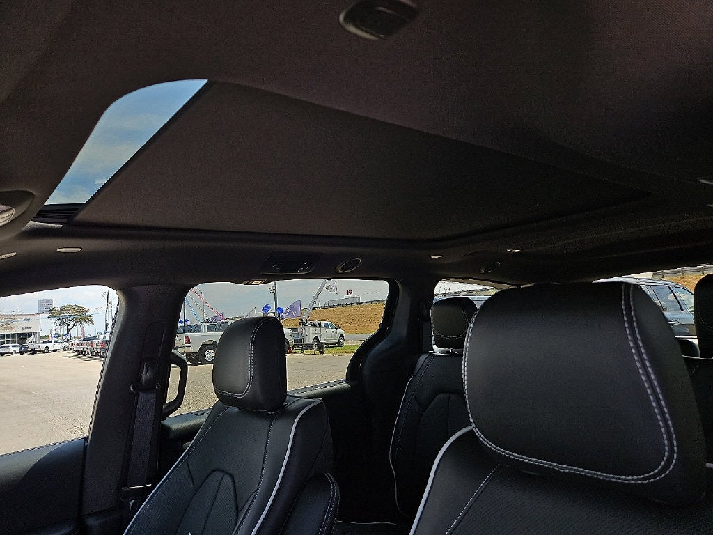 2027 Chrysler Pacifica PACIFICA LIMITED AWD