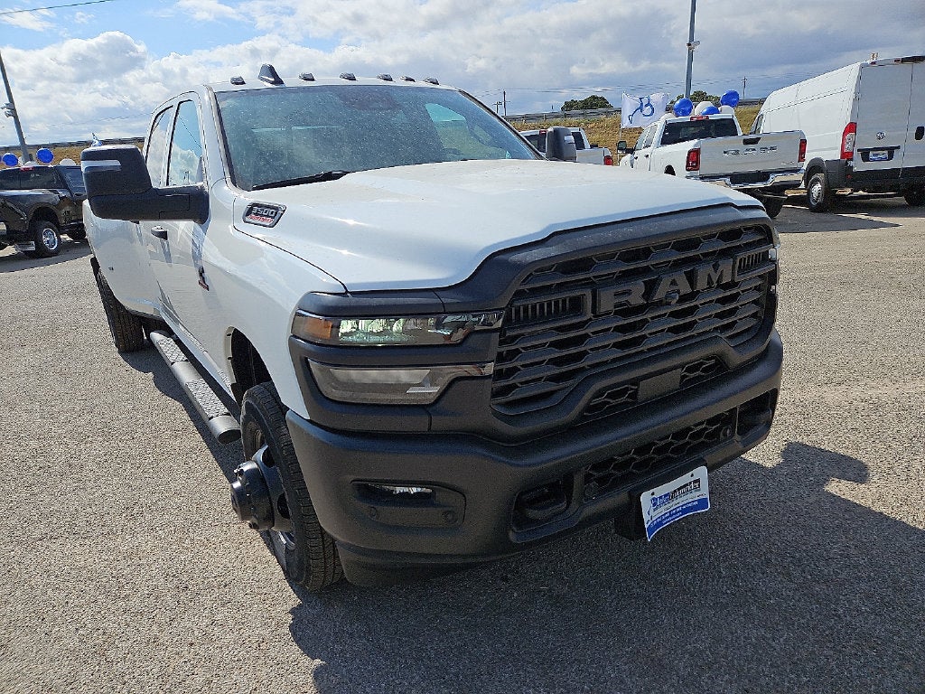 2027 RAM 3500 RAM 3500 TRADESMAN CREW CAB 4X4 8' BOX
