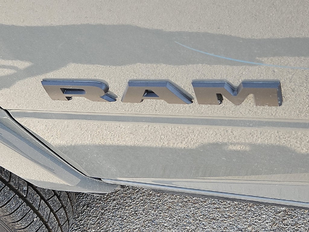 2027 RAM 3500 RAM 3500 LIMITED MEGA CAB 4X4 6'4' BOX