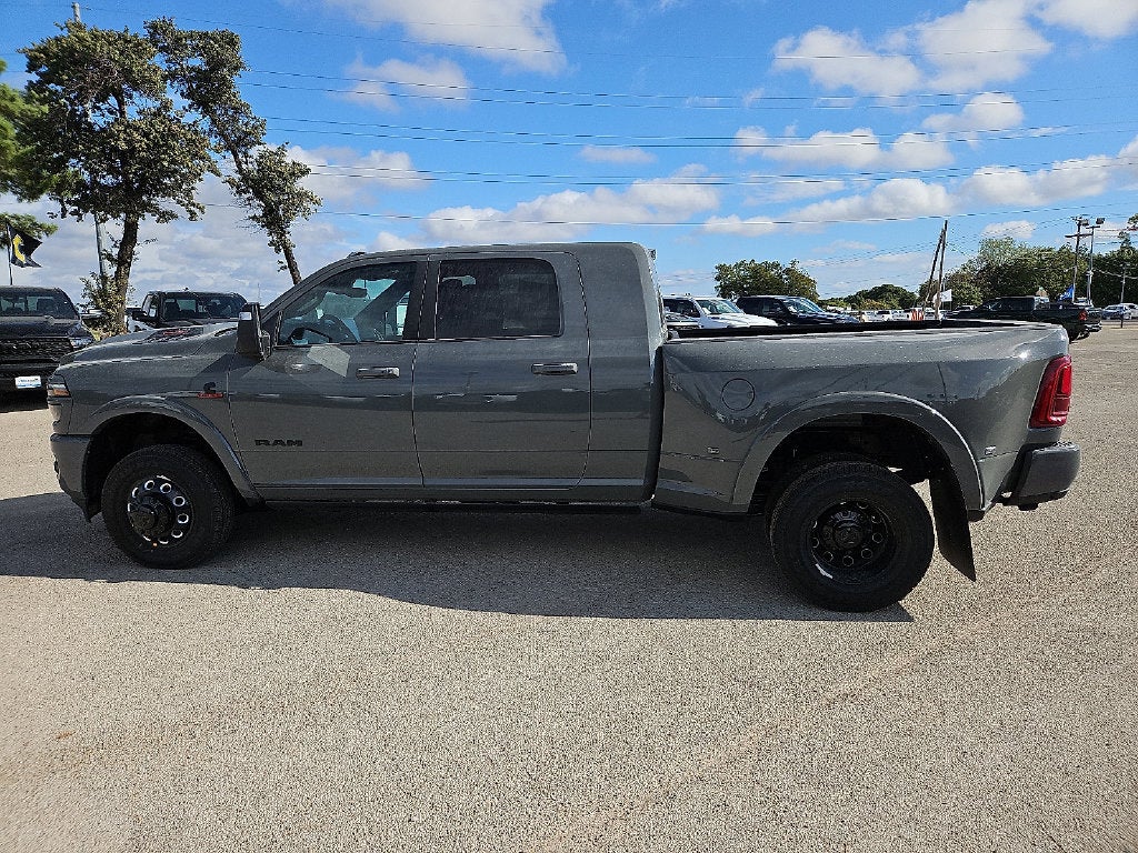2027 RAM 3500 RAM 3500 LIMITED MEGA CAB 4X4 6'4' BOX