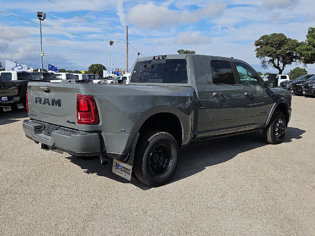 2027 RAM 3500 RAM 3500 LIMITED MEGA CAB 4X4 6'4' BOX