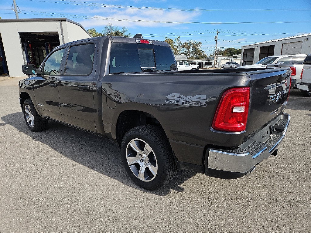 2026 RAM 1500 RAM 1500 TRADESMAN CREW CAB 4X4 5'7' BOX