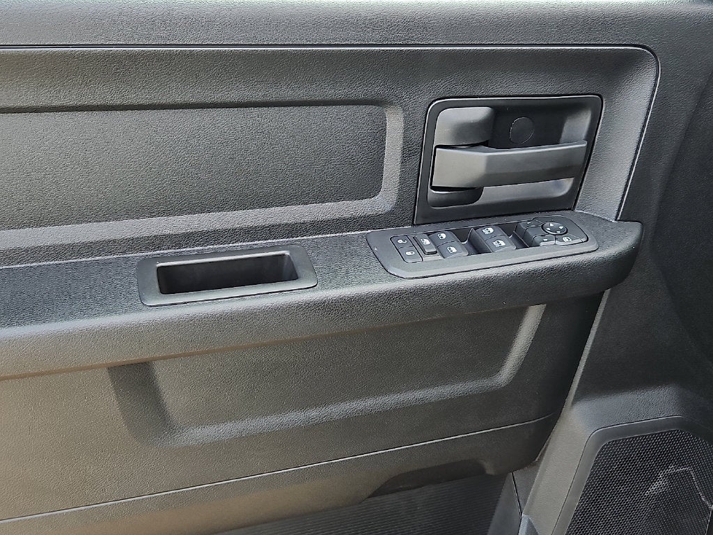 2027 RAM 2500 RAM 2500 TRADESMAN CREW CAB 4X4 6'4' BOX