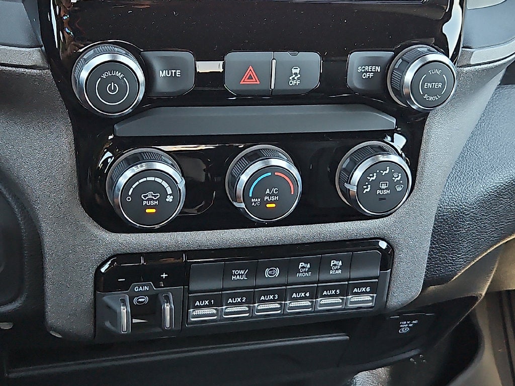 2027 RAM 2500 RAM 2500 TRADESMAN CREW CAB 4X4 8' BOX