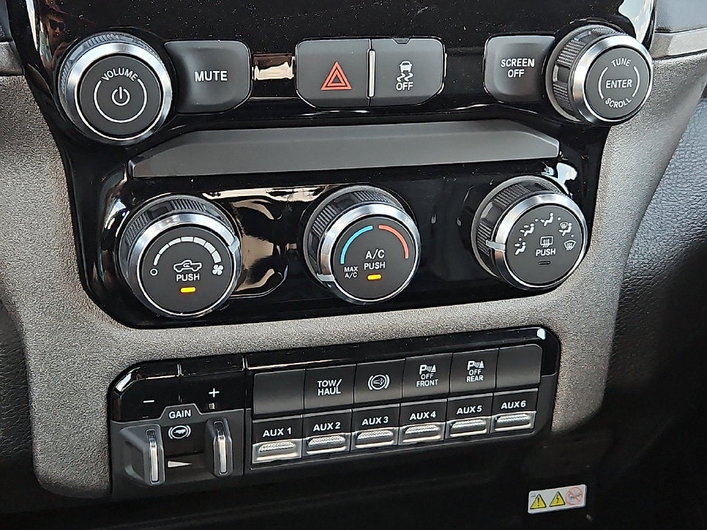 2027 RAM 2500 RAM 2500 TRADESMAN CREW CAB 4X4 8' BOX