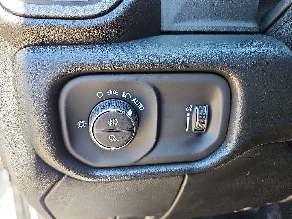 2027 RAM 2500 RAM 2500 TRADESMAN CREW CAB 4X4 8' BOX