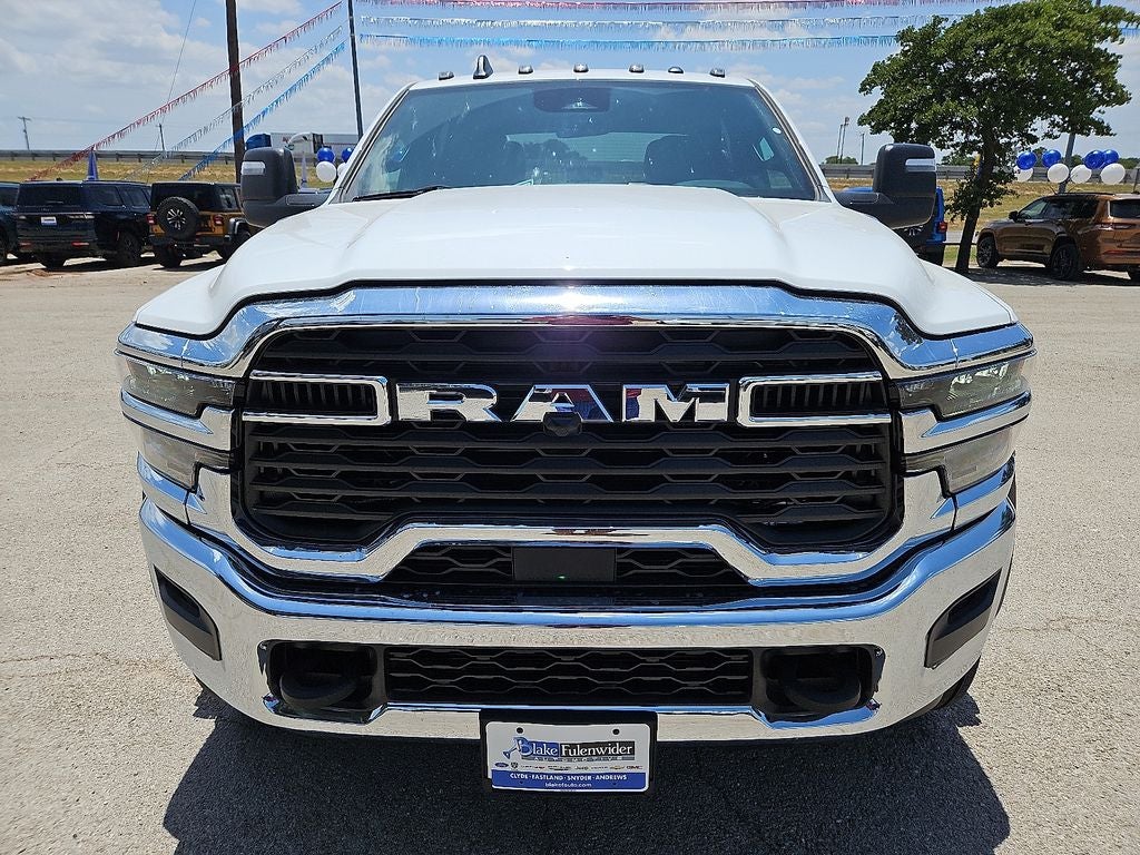 2026 RAM Ram 5500 Chassis Cab RAM 5500 TRADESMAN CHASSIS CREW CAB 4X4 84' CA